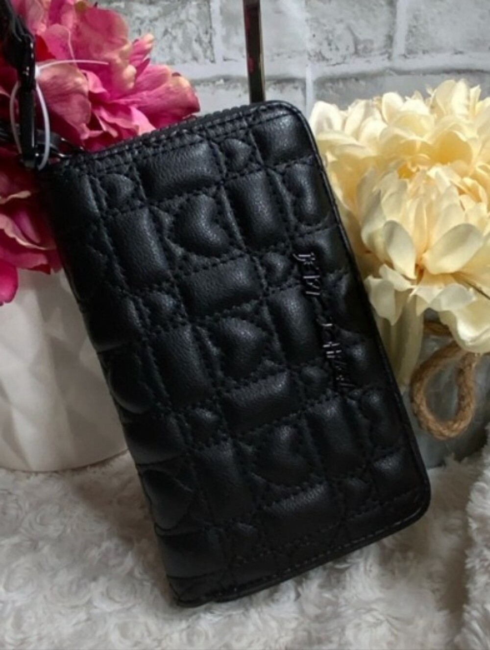 Betsey Johnson- Heart π€ Quilted Zip Wallet - Wristlet - Picture 2 of 5